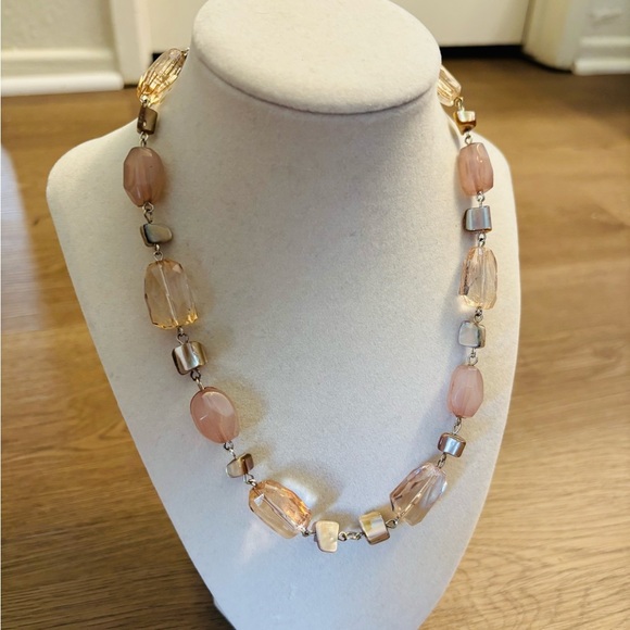 Elegant Pink and Gold Beaded Necklace - Picture 3 of 4